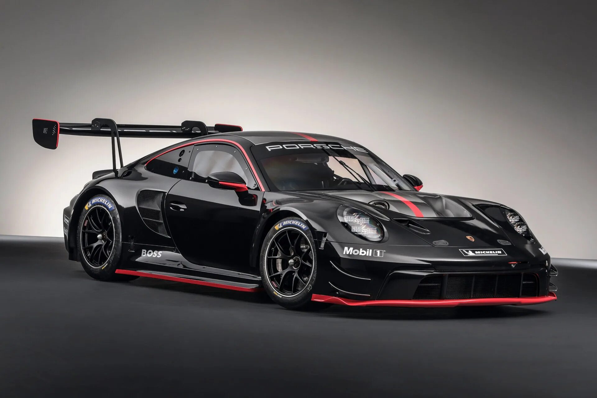 Порше спортивные фото 2023 Porsche 911 GT3 R Race Car Uncrate