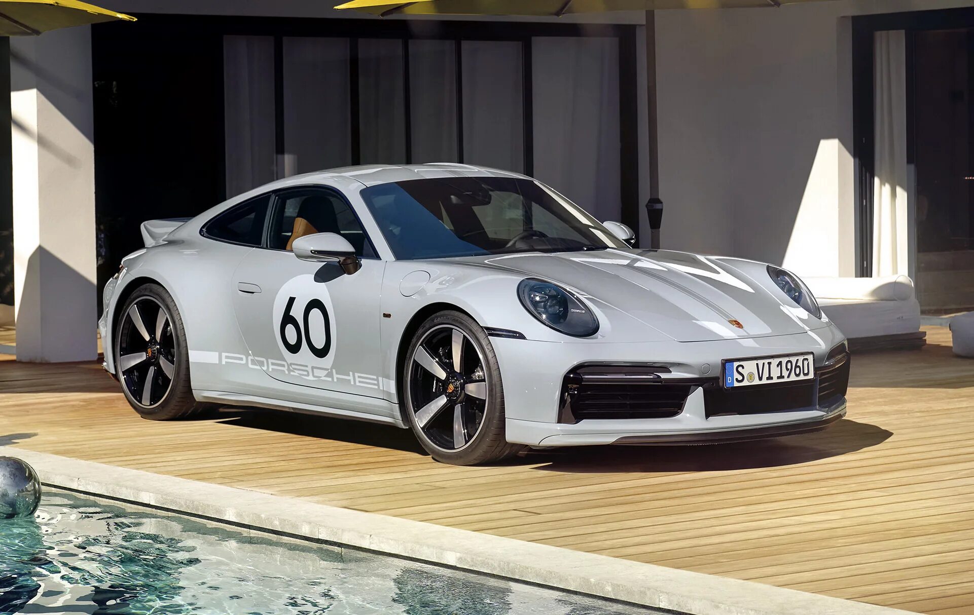 Порше спортивные фото There’s A Rumor The 2025 Porsche 911 Turbo Will Be Manual And RWD, But Does It M