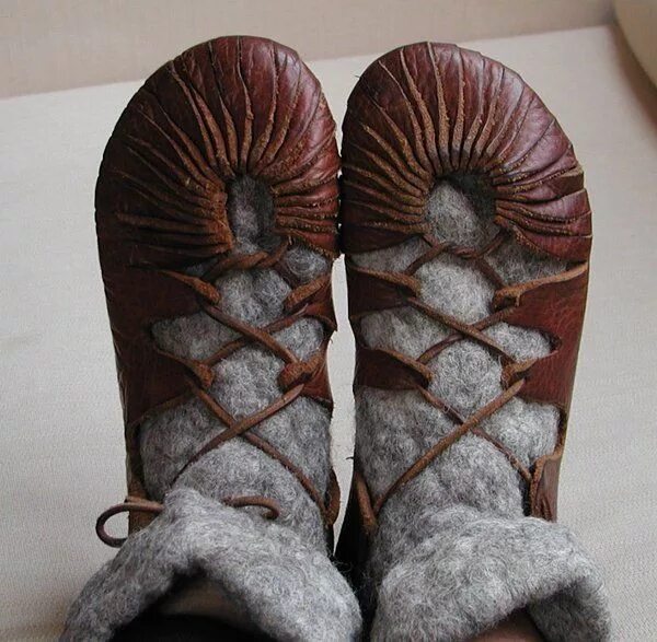 Поршни обувь древней руси фото Iron Age Shoes (previous 'viking Shoes') Viking shoes, Diy shoes, Leather diy