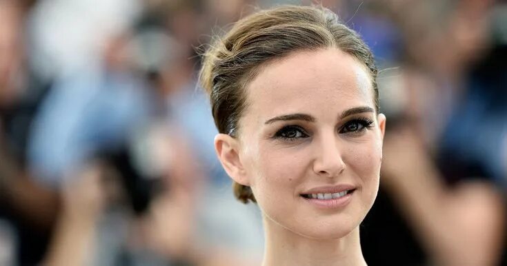 Портман сейчас фото Natalie Portman Nails Summer Hair Color With Fresh Blonde Highlights Summer hair