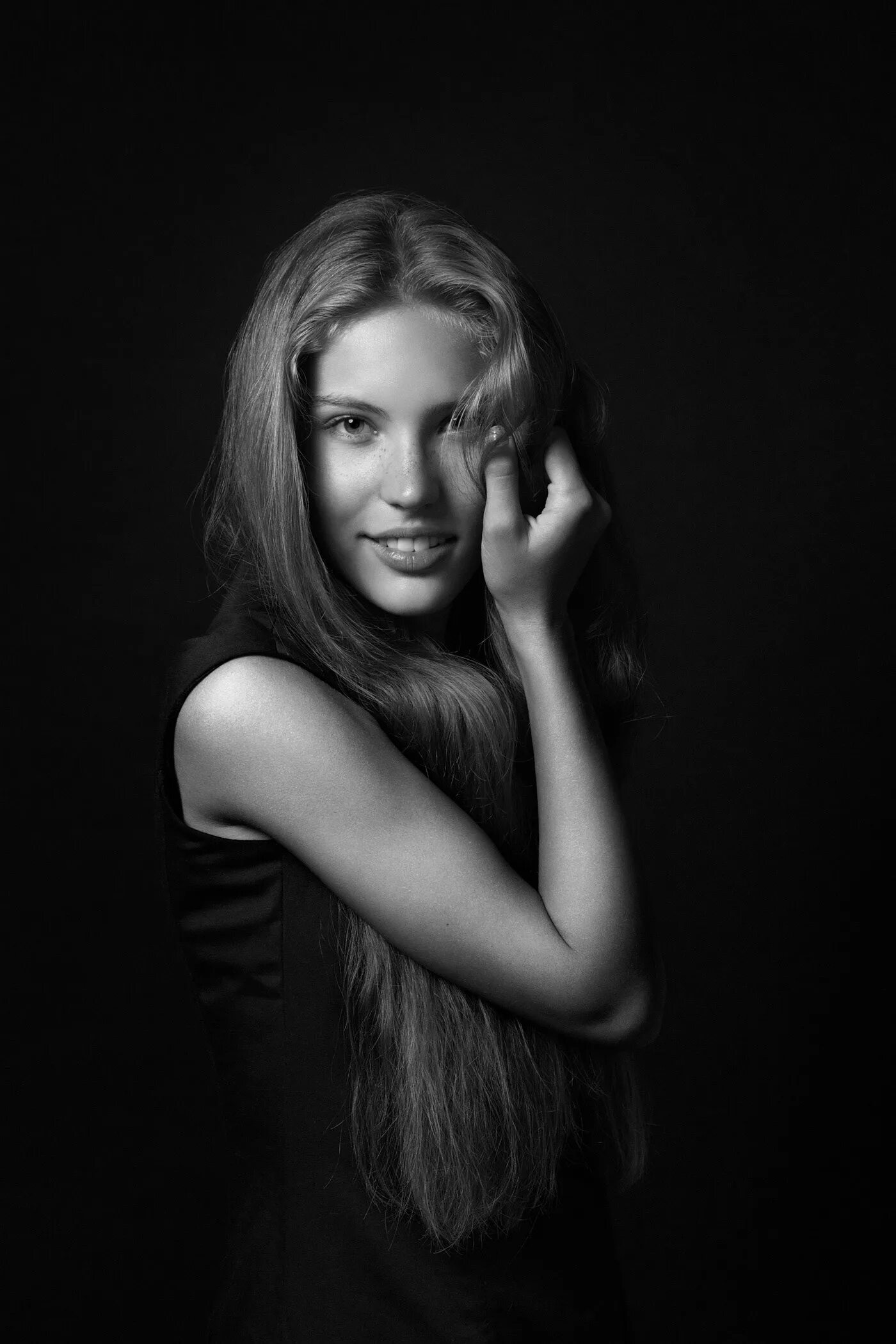 Портрет в студии фото SIMPLE BLACK PORTRAITS / part 1 (6) Images :: Behance