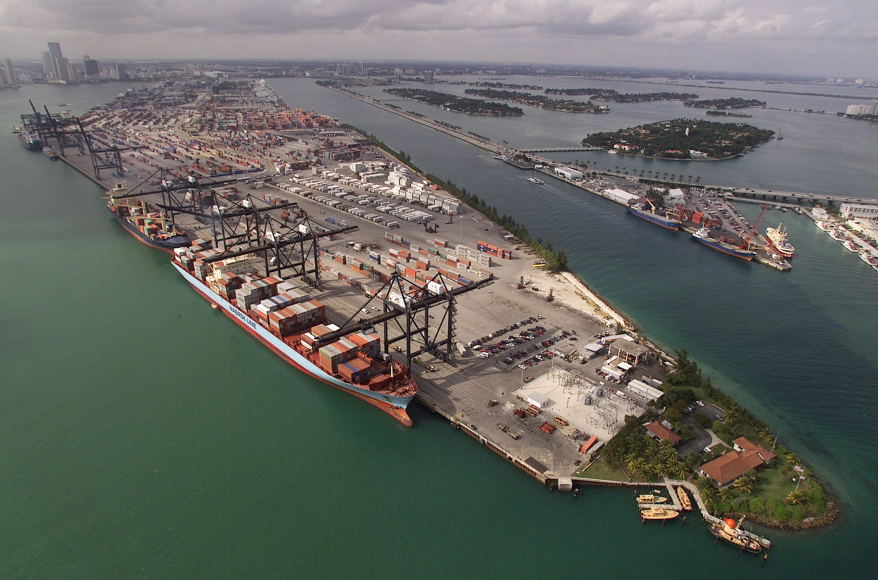 Порту фото города Файл:Aerial photograph of the Port of Miami Container Port.jpg - Википедия