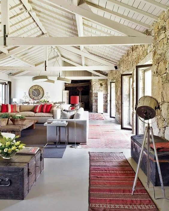 Португальский стиль в интерьере Stone walls and beams - modern rustic style. Casa de Campo de Portugal Apparteme