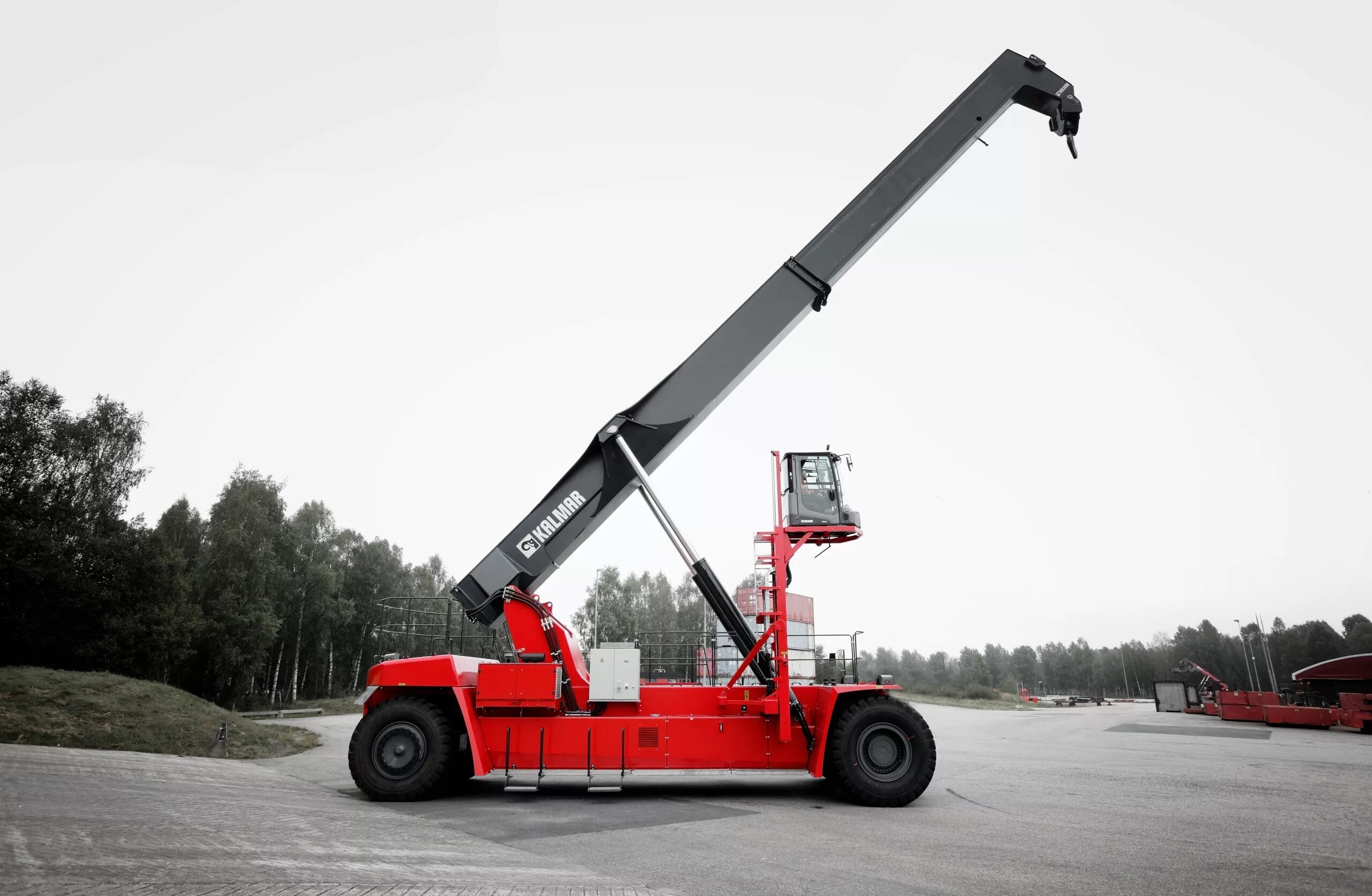 Порядок сборки ричстакера Kalmar receives double order for the new Super Gloria reachstacker with a world 