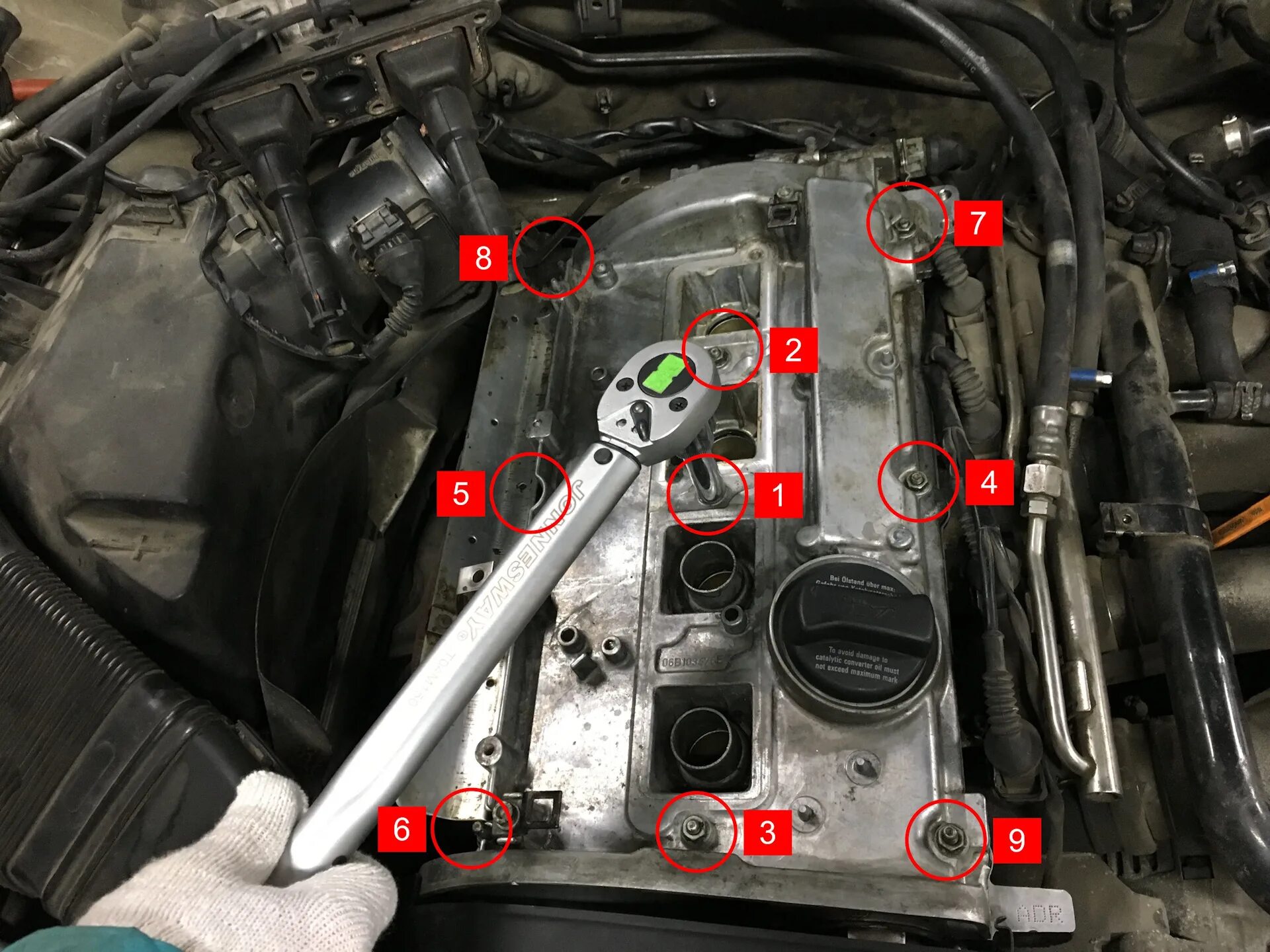 Порядок затяжки клапанной крышки пассат б5 Замена прокладки клапанной крышки - Audi A6 (C4), 1,8 л, 1997 года своими руками