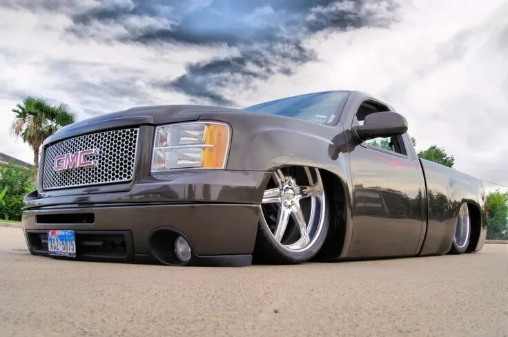 Посадка авто фото 2007 GMC Sierra Bagged and Body Dropped