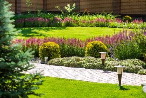 Посадка растений ландшафтный дизайн 7 Custom Home Landscaping Trends in 2018 - Sheffield Homes Modern landscape desi