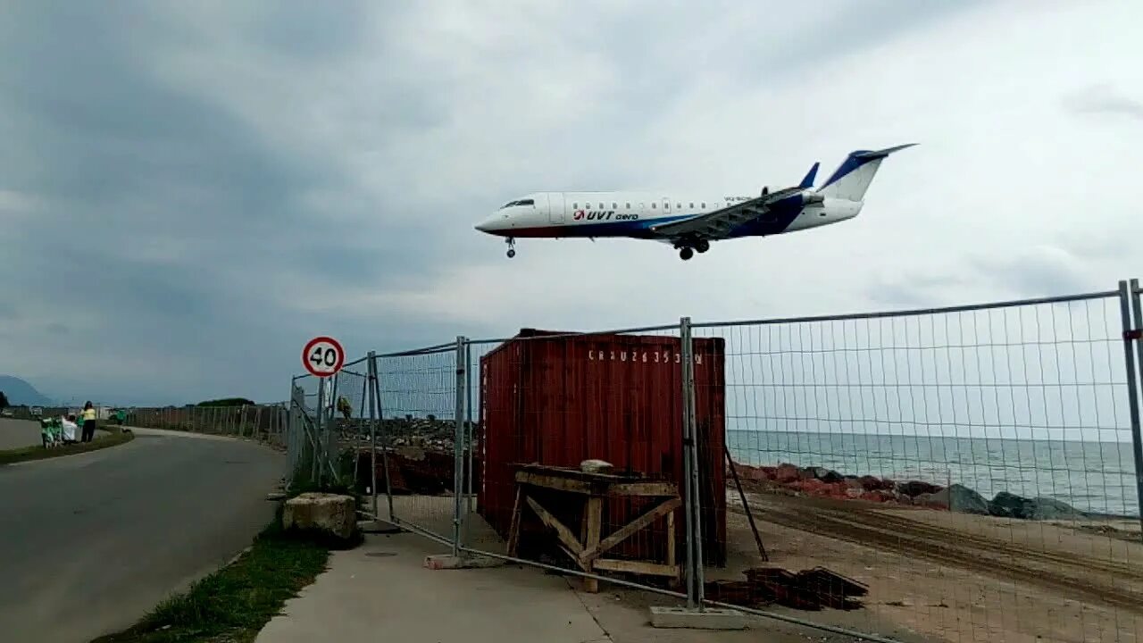 Посадка самолета в батуми фото Batumi. Dangerous landing from the sea to Batumi airport. - YouTube