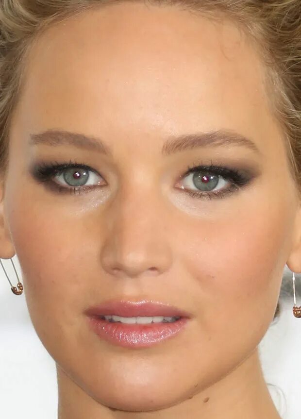 Посаженные глаза фото eye makeup - winged lid shadow shape to lift hooded eyes on Jennifer Lawrence Ma