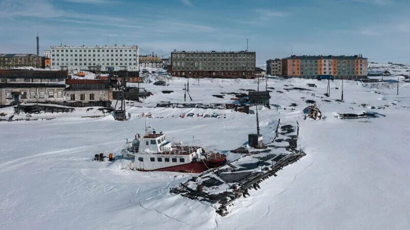 Поселок диксон фото Катер во льдах, медведь с караваем. Фотограф показал, как выглядит самый северны