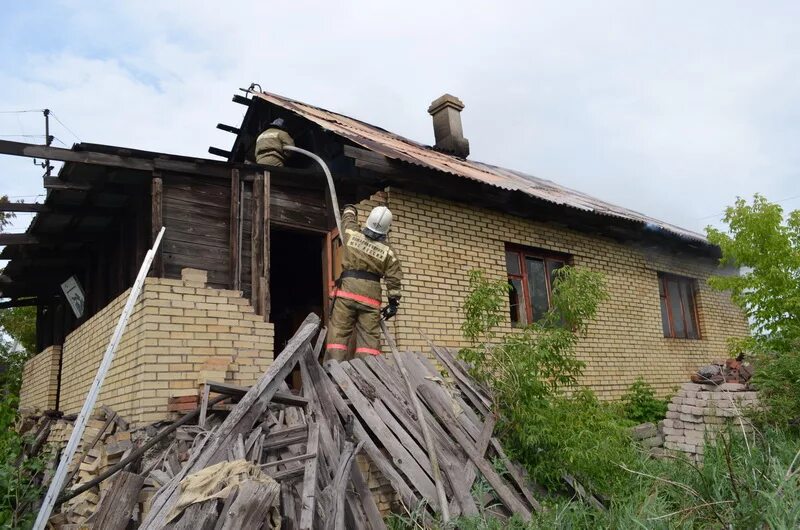 Поселок димитрова фото В поселке Димитрова сгорел жилой дом " Вечерний Магнитогорск