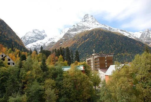 Поселок домбай фото Горнолыжные туры на Домбай