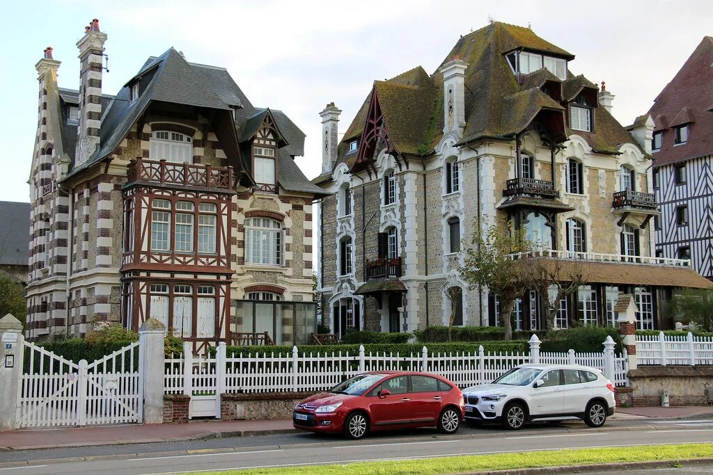 Поселок довиль фото Deauville Boulevard Eugène Cornuche Typical Deauville mans. Flickr