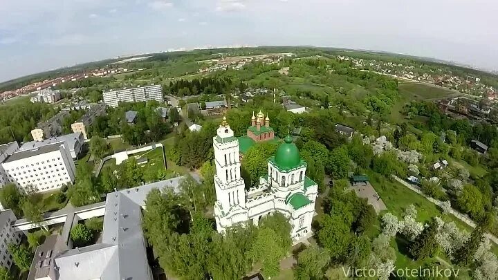 Поселок филимонки фото Смотрите видео "Колокольные звоны в храме Живоначальной Троицы в Филимонках" в О