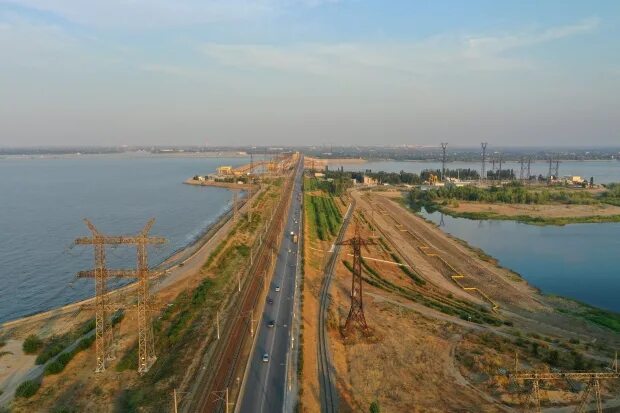 Поселок гэс волгоград фото На мосту через Волжскую ГЭС открыто движение по всем полосам Волгоградская Правд