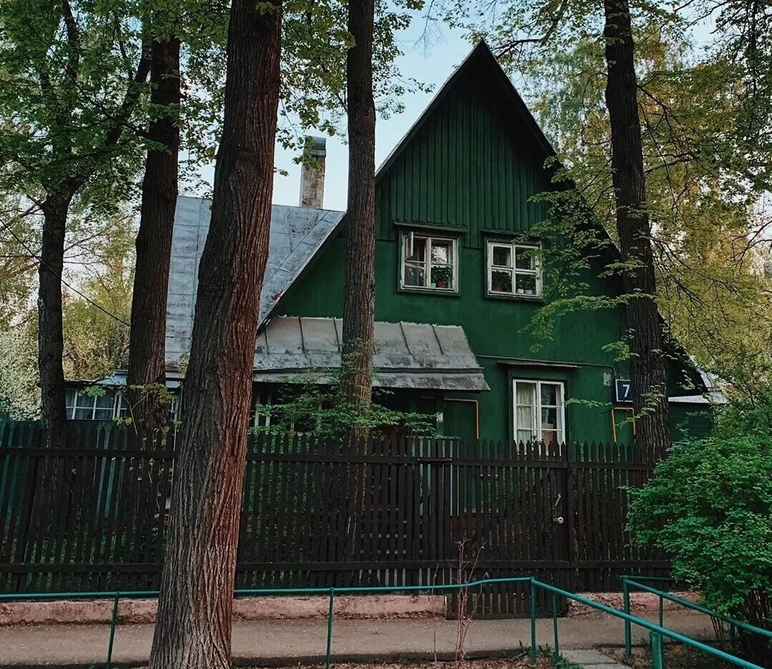 Поселок художников фото Поселок художников: живописный уголок среди серых великанов, панельных домов. Та