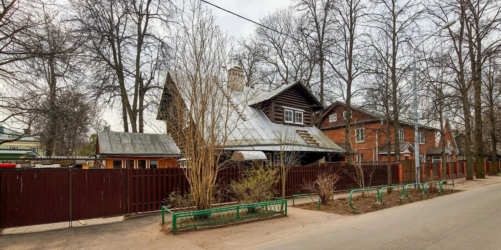 Поселок художников сокол фото Поселок художников, сиреневый сад и адмиральский дом: гуляем по Соколу / Новости