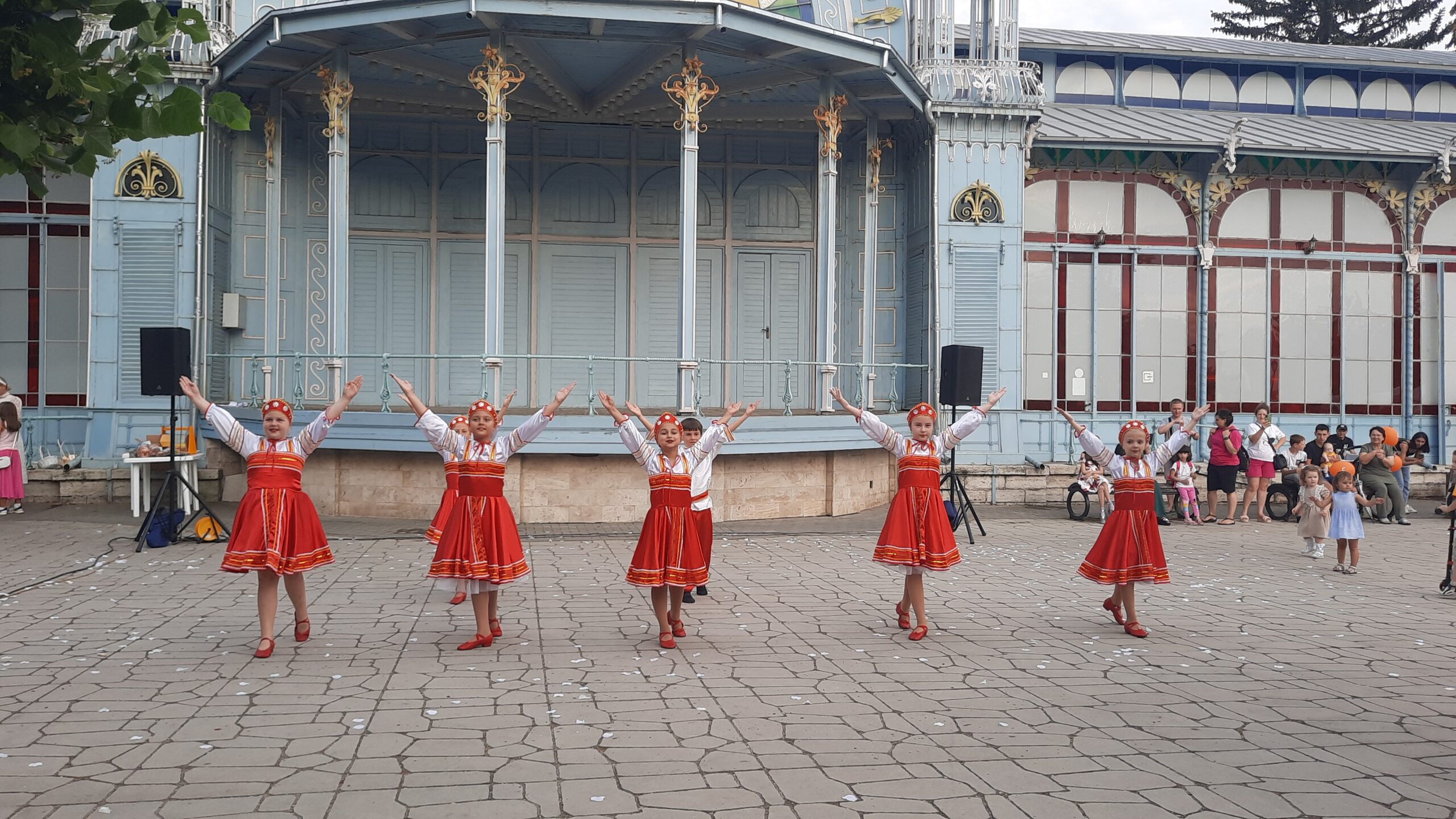 Поселок культура фото Выступление в парке Цветник - Сельский дом культуры пос. Нижнеподкумский