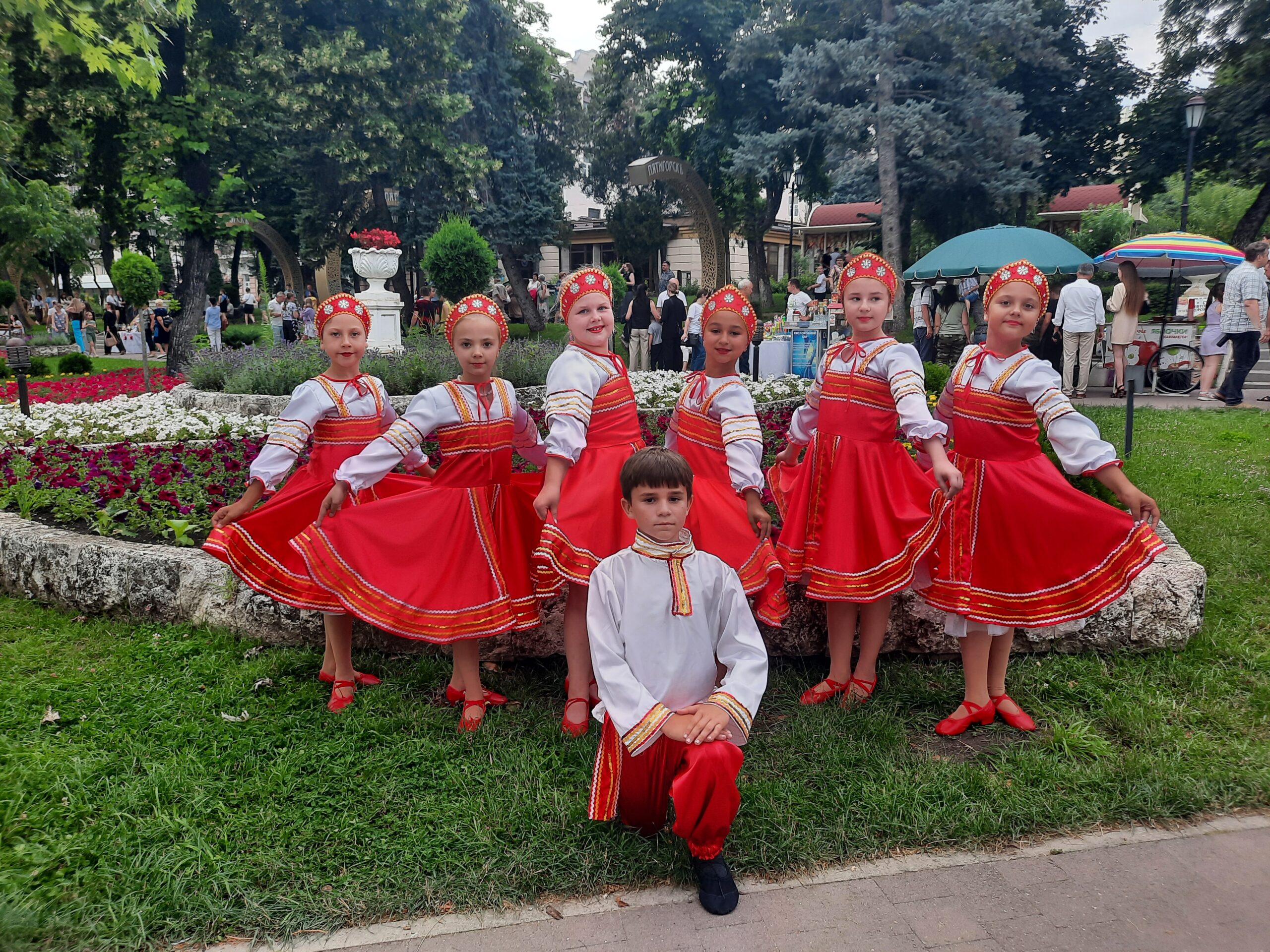 Поселок культура фото Выступление в парке Цветник - Сельский дом культуры пос. Нижнеподкумский