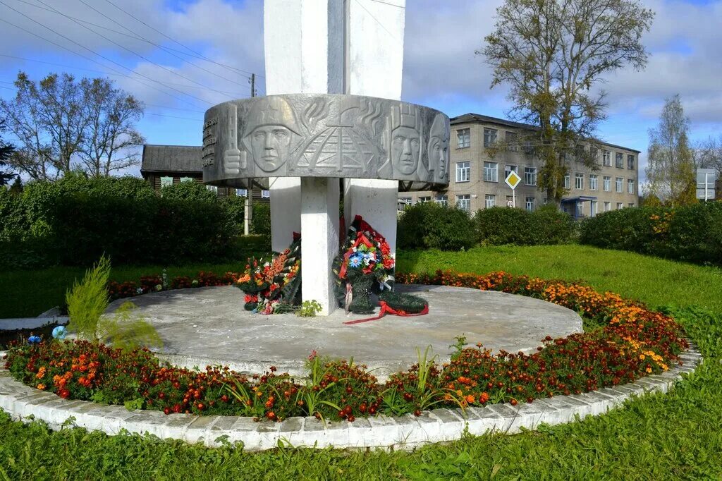 Поселок ленинское фото Стела, памятник, мемориал, Кировская область, Шабалинский район, посёлок городск