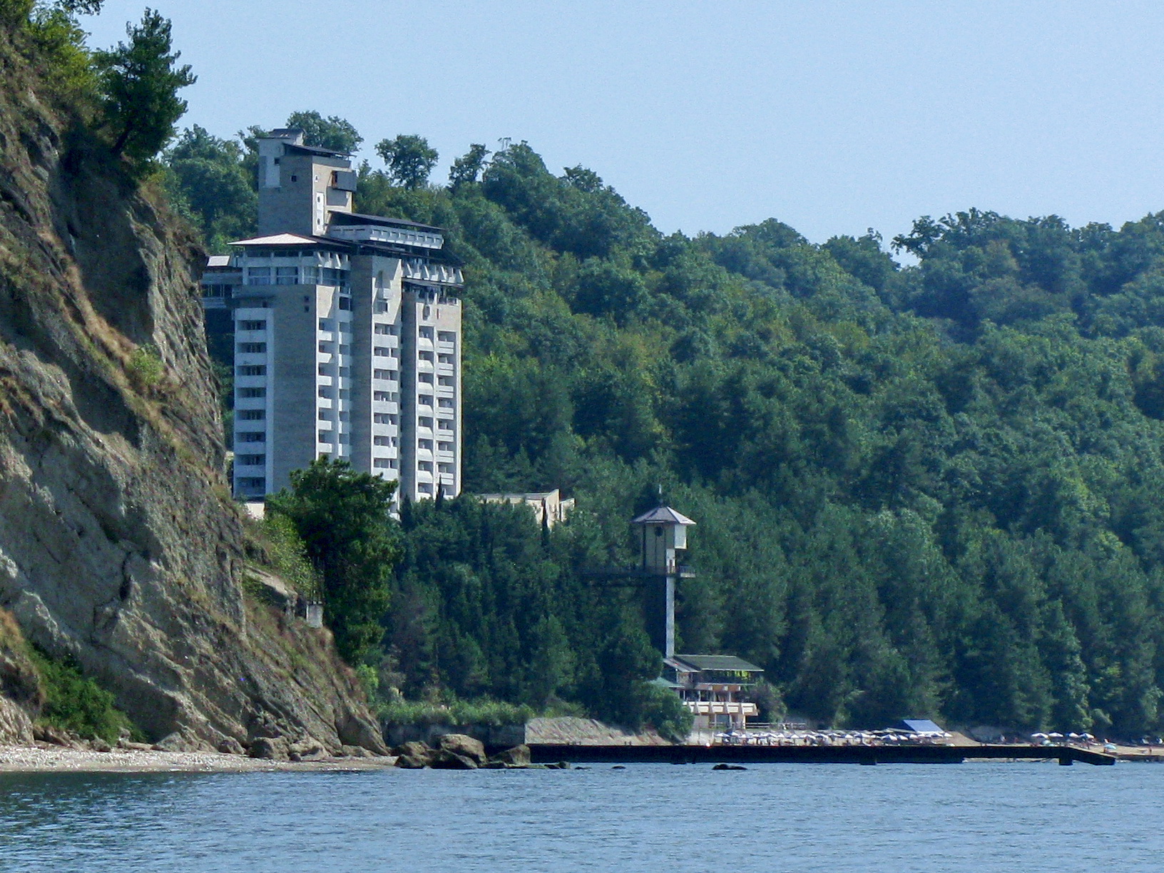 Поселок мюссера фото Фото: Пансионат им. Н. Лакоба Мюссера, гостиница, Гудаутский район, поселок Мюсс