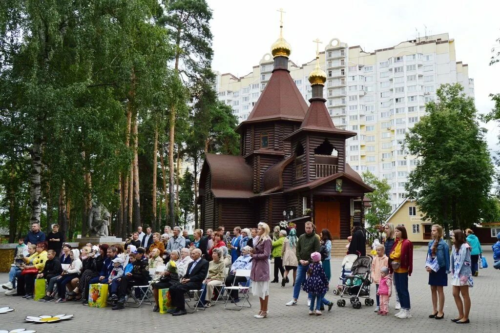 Поселок октябрьский люберецкий фото День семьи, любви и верности в Люберецком благочинии 08.07.2019