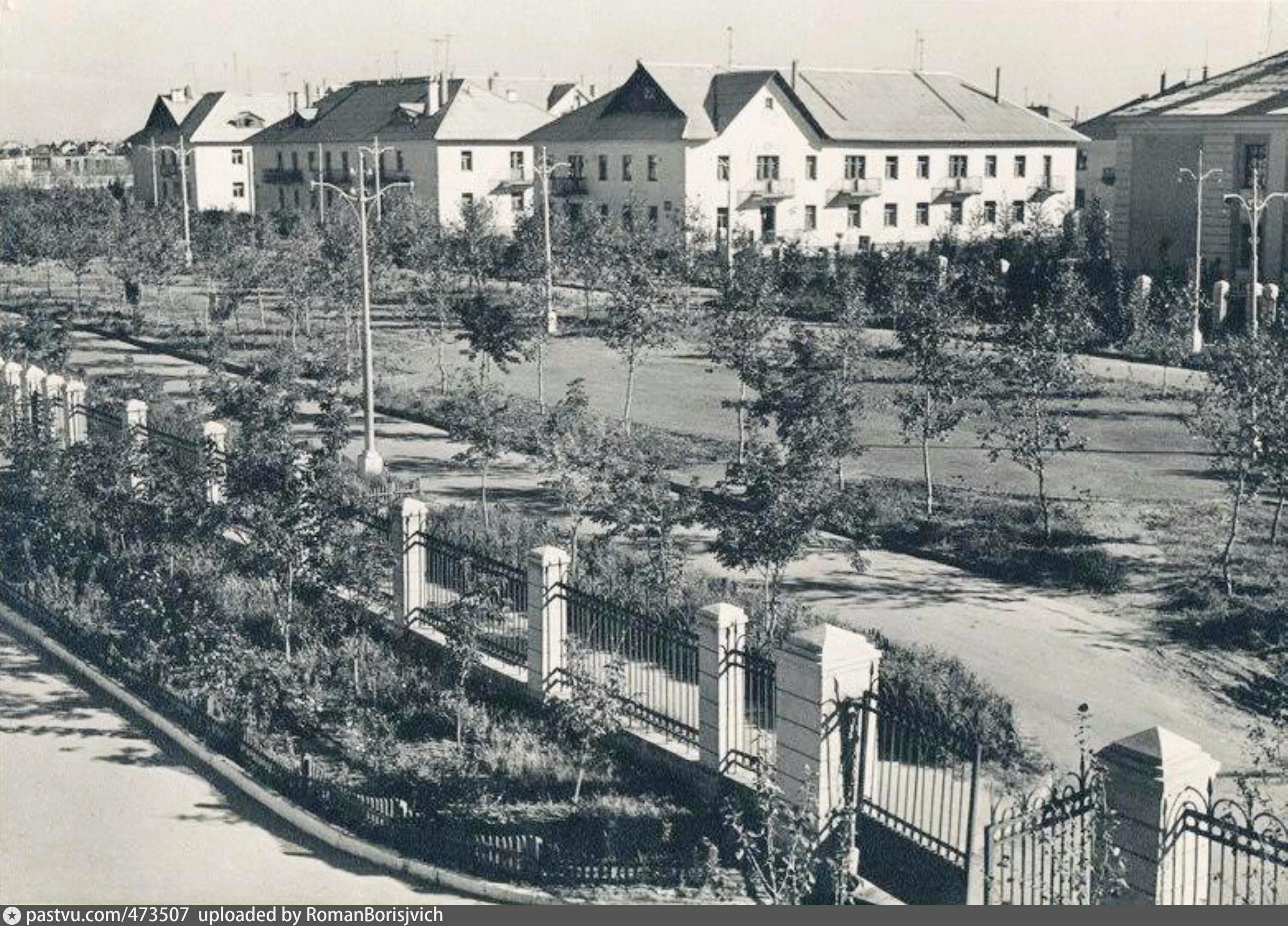 Поселок октябрьский старые фото Улица рабочего поселка (городок Нефтяников) - Retro photos