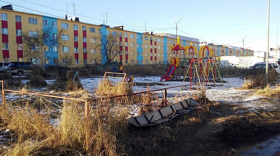 Поселок ола магаданской области фото Зону для отдыха с детской площадкой благоустраивают в поселке Ола Магаданская Пр