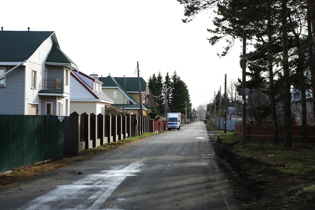 Поселок омский фото Глава Минстроя оценил качество обновленной дороги в поселок Омский Омск-информ