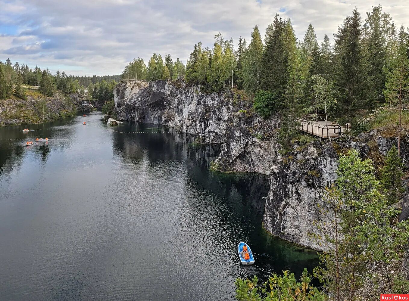 Поселок рускеала карелия фото Фото: Большой Мраморный карьер осенью.... Фотограф путешественник Сергей А.. Пут