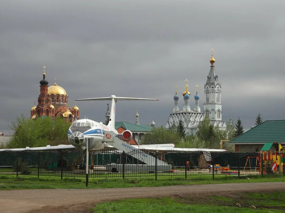 Поселок саракташ фото Самолет на улице Постолбатник Дзен