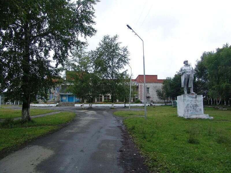 Поселок шаля фото Памятник В.И. Ленину в Шале (Свердловская область) - Андрей Альшевских - LiveJou