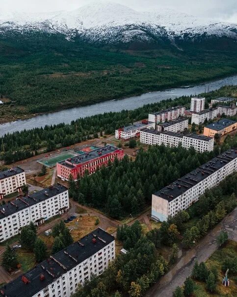 Поселок синегорье фото The semi-abandoned village of Sinegorye on Kolyma is almost extinct, but one of 