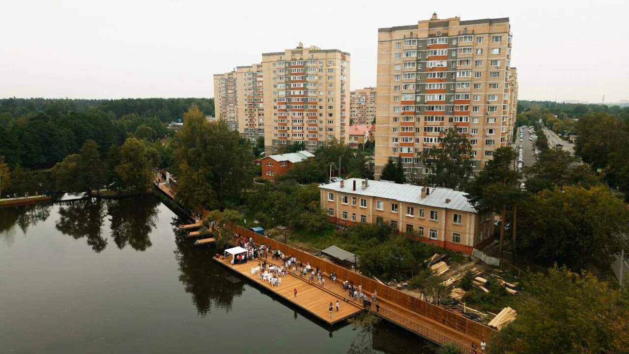 Поселок свердловский фото поселка В поселке Свердловский торжественно открыли парк культуры и отдыха