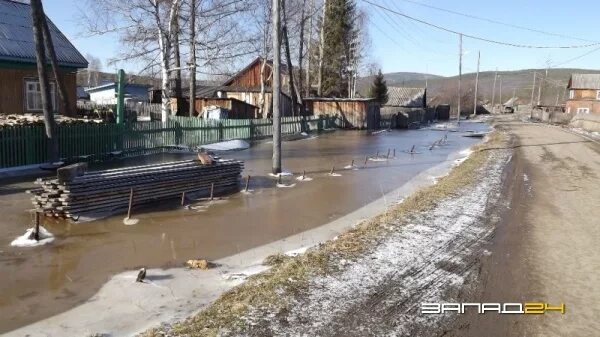 Поселок тея фото В поселке Тея Красноярского края остаются подтопленными 11 домов " Запад24