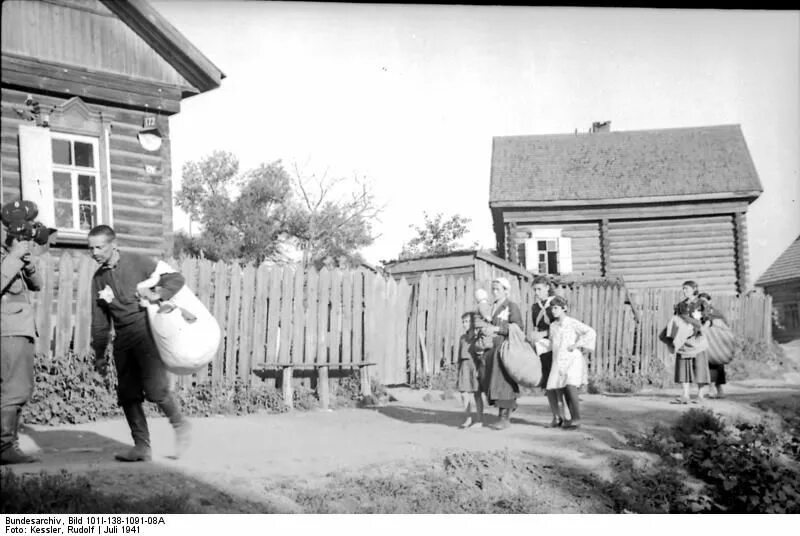 Поселок толстопальцево фото военного времени Jews being rounded up from Mogilev, Belarus July 1941. Mogilev, Belarus, History