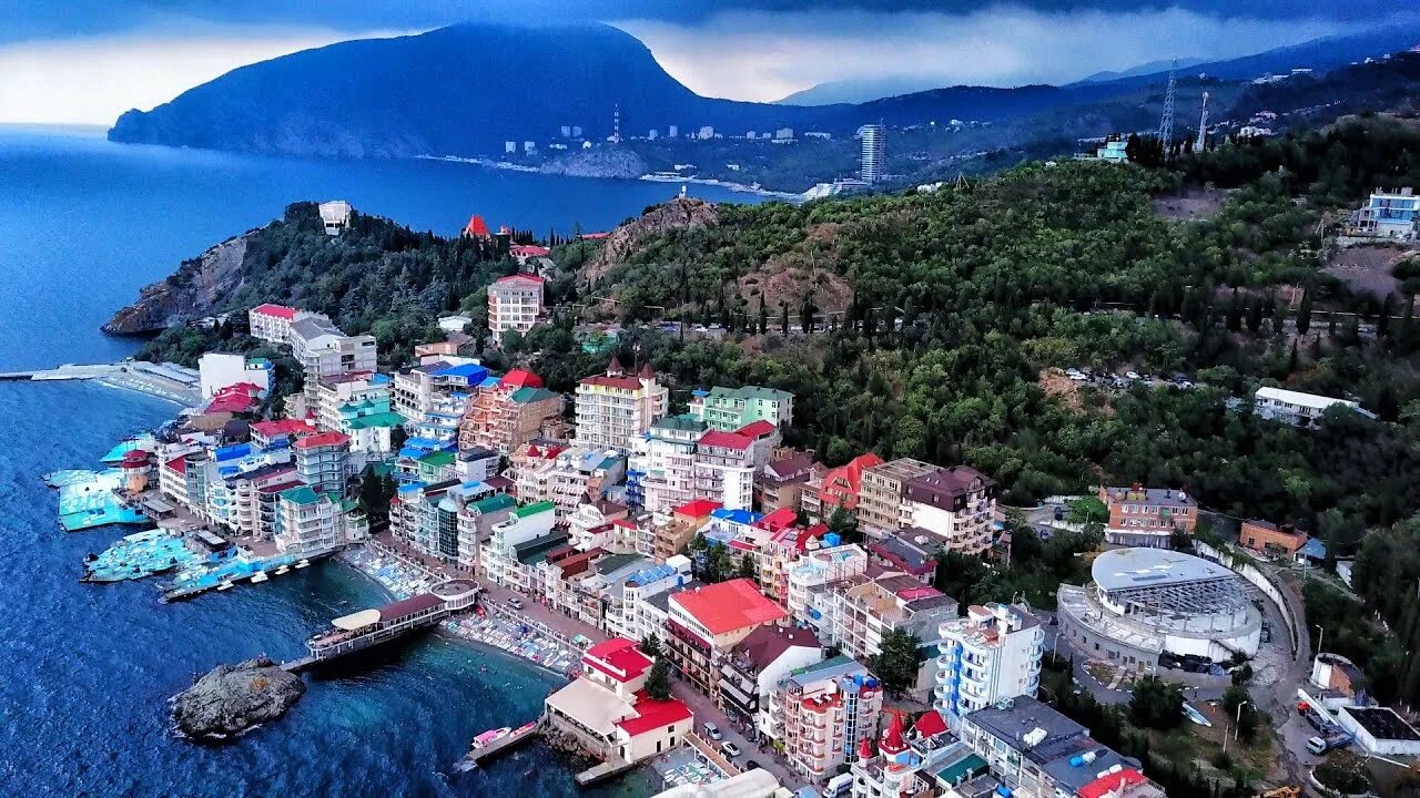 Поселок утес крым фото УТЁС - самый европейский городок КРЫМА. Обзор без ПРИКРАС. Как лодочные ЭЛЛИНГИ 
