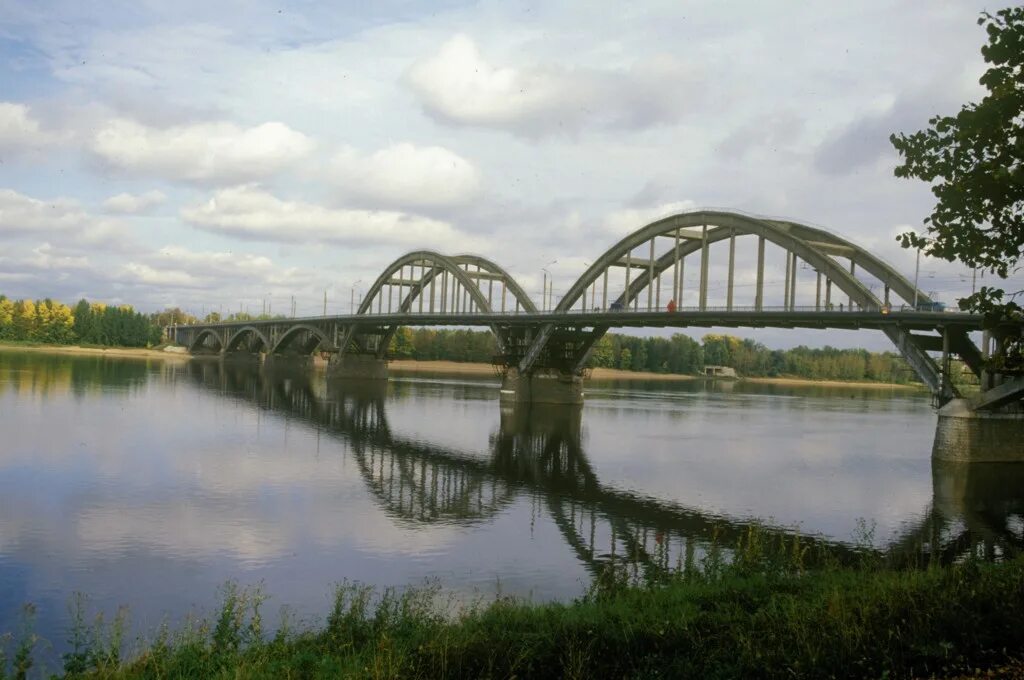 Поселок волга фото © Photograph by William Brumfield. View across Volga river to left bank. Yarosla