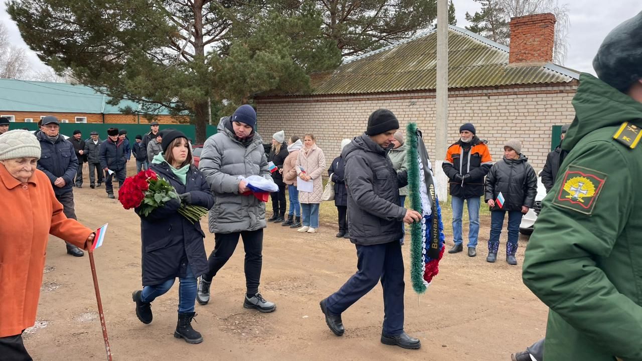 Поселок заречный фото В поселке Заречный Нурлатского района простились с участником СВО