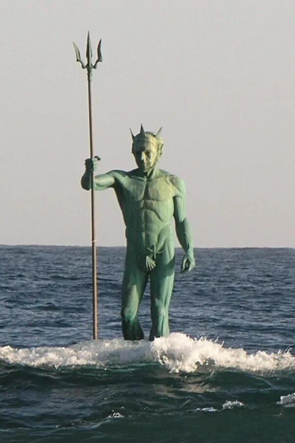 Посейдон у моря фото File:Poseidon - Melenara - Neptuno Neptune statue estatua Islas Canarias.jpg - W