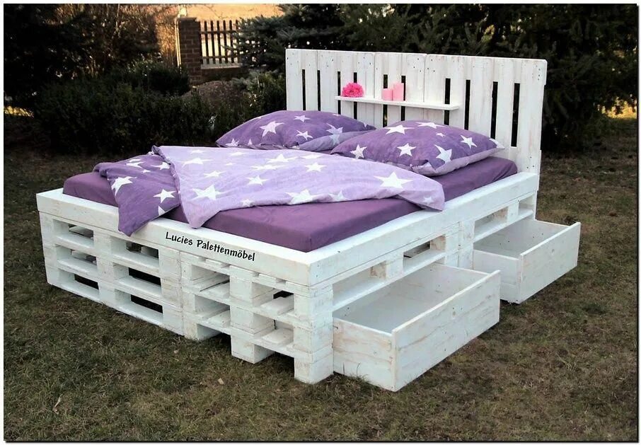 Пошагово кровать из поддонов фото Learn about DIY Pallet Projects #palletart #palletlife Diy pallet bed, Pallet fu