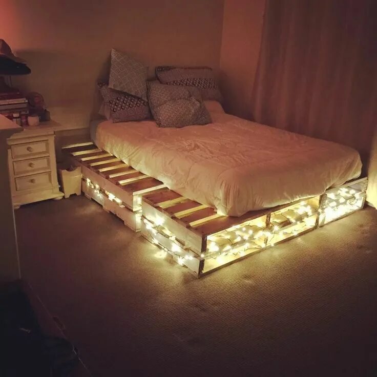 Пошагово кровать из поддонов фото Pin on Интерьер Wood pallet bed frame, Pallet bed with lights, Pallet bed frame 