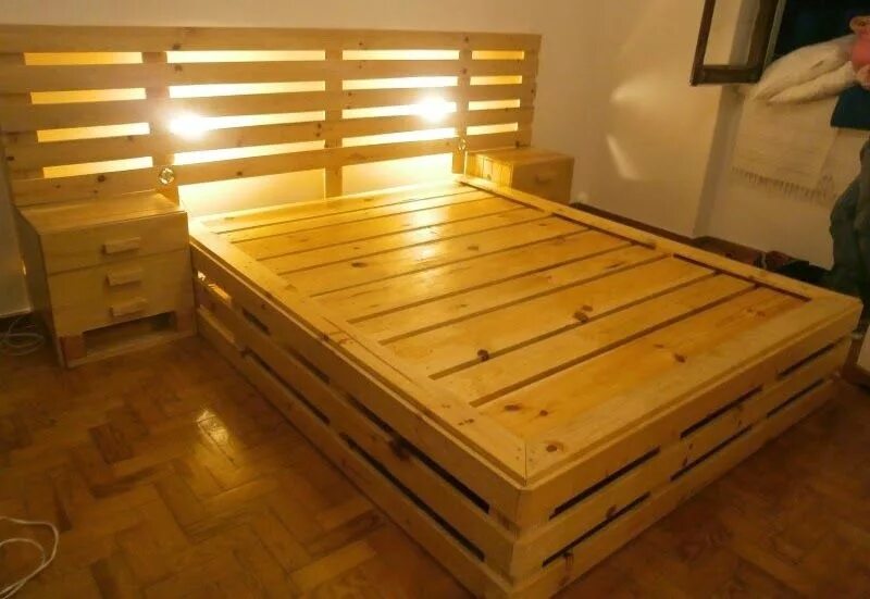 Пошагово кровать из поддонов фото Decoração de cabeceira, Móveis de paletes, Moveis de pallets