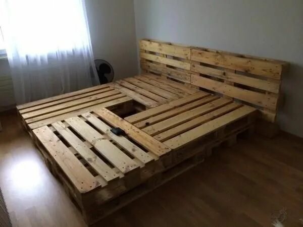 Пошагово кровать из поддонов фото Platform Bed With Drawers King #furniturekantor #PlatformBed Wooden pallet beds,