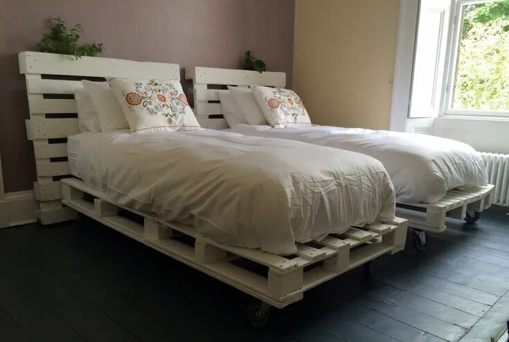 Пошагово кровать из поддонов фото ▷ 1001 + ideas de camas con palets hechas a mano Diy pallet bed, Pallet bed fram