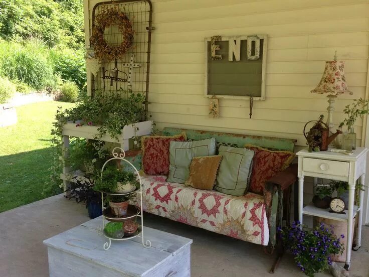 Пошаговое оформление дачного дома Love the repurposed bed frame as a backdrop. Shabby chic porch, Shabby cottage s