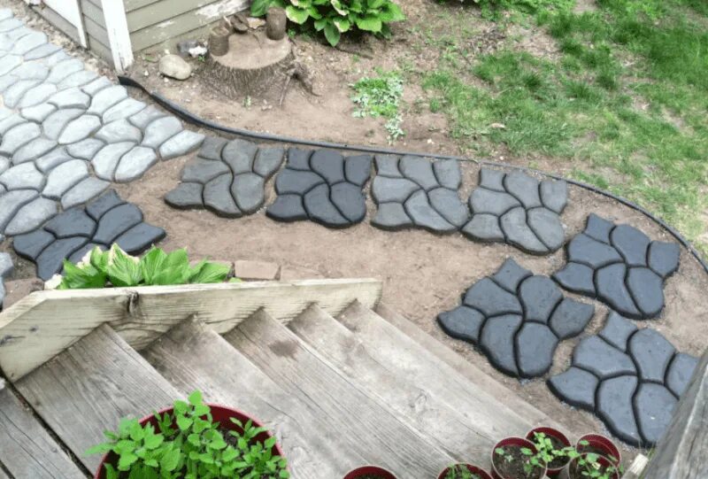 Пошаговые дорожки на даче своими руками Paver Mold Garden paths, Backyard landscaping, Diy patio