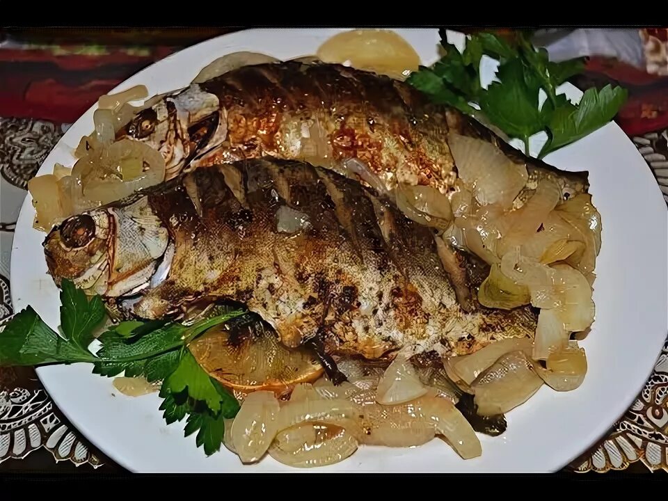 Пошаговые фото рецепты карася в духовке Предлагаю вам вкусно приготовить карася в духовке целиком со сметаной и запечь в