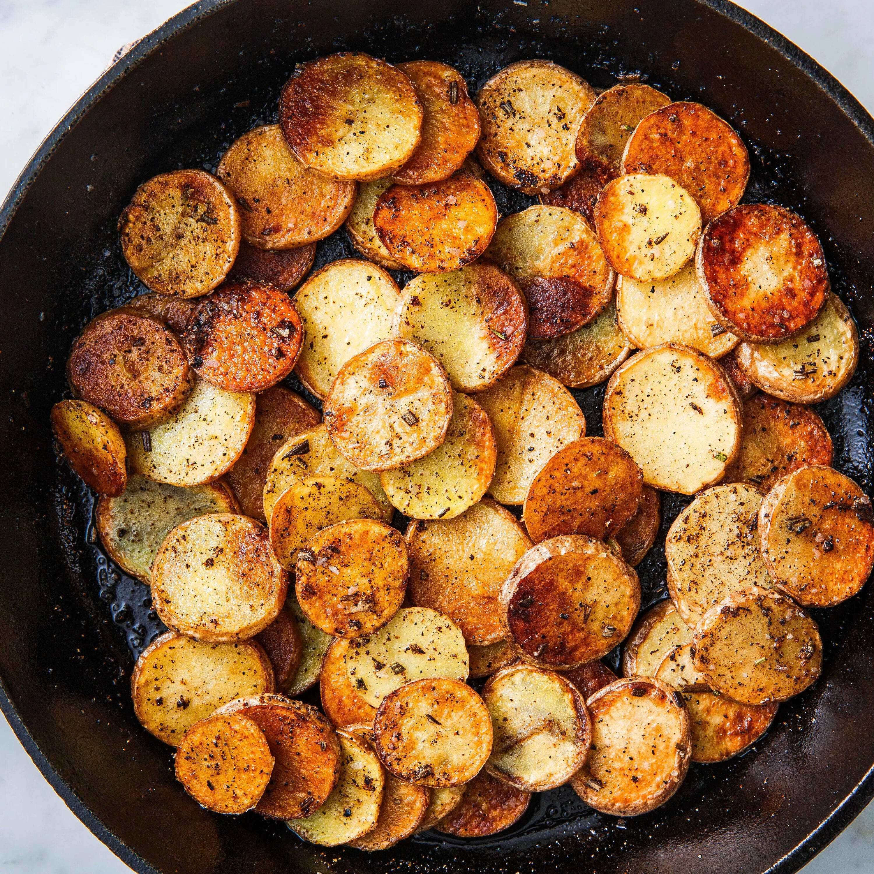 Пошаговые рецепты картофеля фото Crispy Pan-Fried Potatoes Are Even Better Than French Fries Recipe Pan fried pot