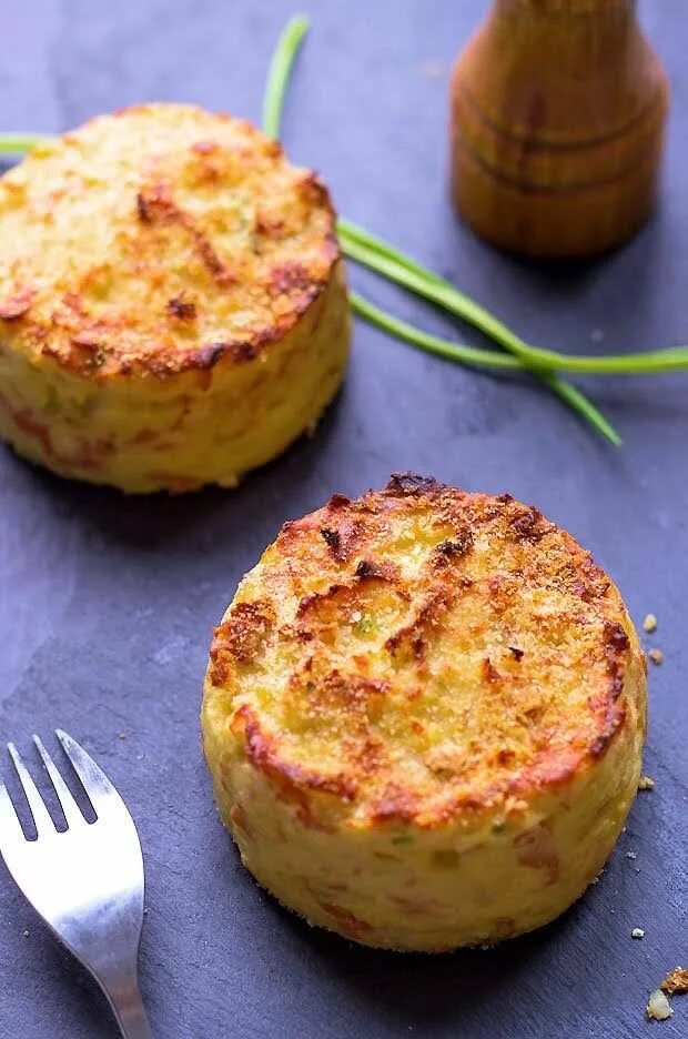 Пошаговые с фото блюда из картошки Oven Baked Mashed Potato Cakes Recipe Yummly Recipe Potato cakes recipe, Recipes